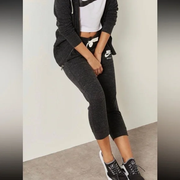 Nike Plus Vintage Capri Pants - Picture 4 of 8